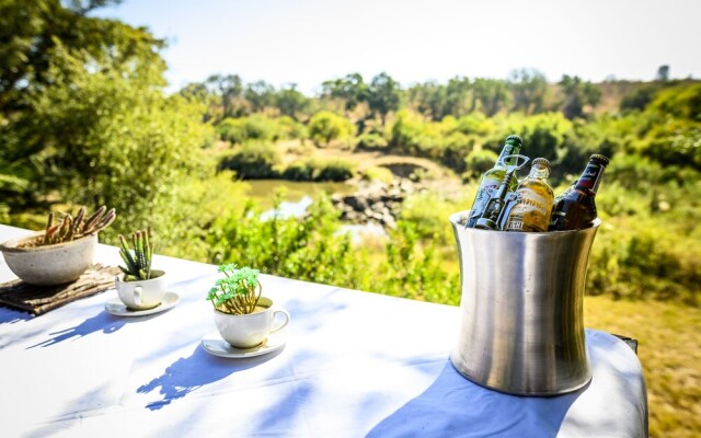 Toro River Lodges Big 5 Safari