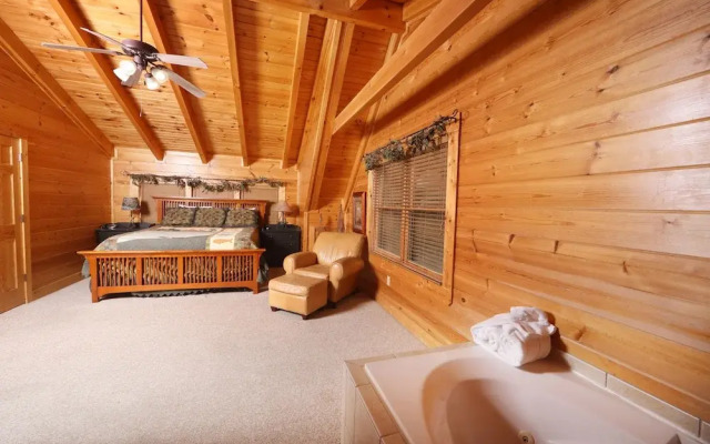 Mountain Sunrise - Five Bedroom Cabin