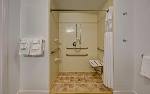 Hampton Inn by Hilton Dunn