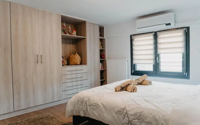 Minimal Condo Trikala Town