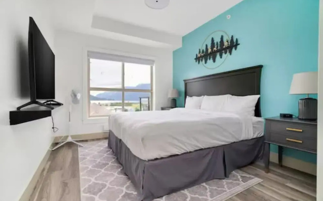 Lakeview Splendor 7BR Penthouse Bliss