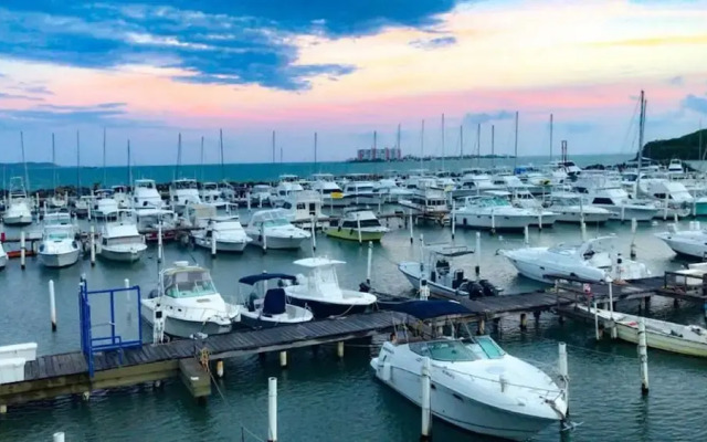 East Island Waterfront Suites