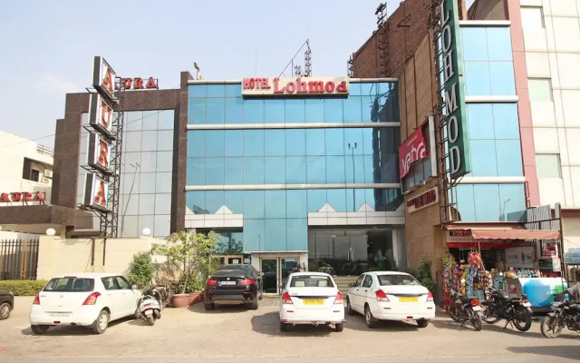 OYO 9011 Hotel Lohmod