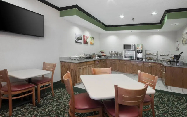 AmericInn by Wyndham Hudson