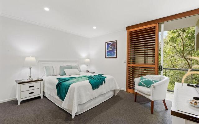 4 Trieste Central Apartment with a Backdrop of Lush Greenery