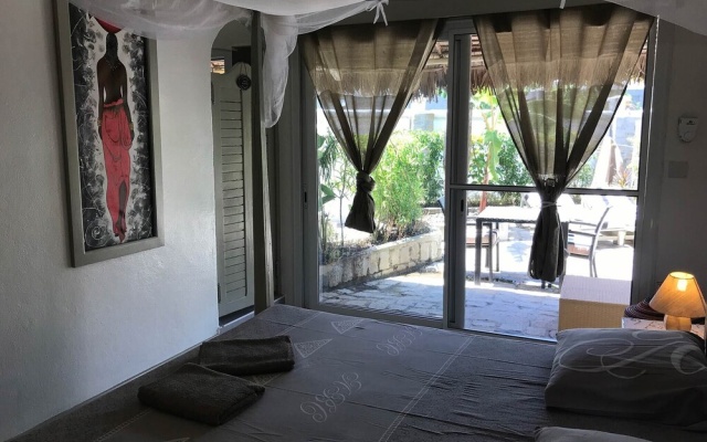 Relax at Pool all day Wail Enjoying the Amenities of Your Bungalow — фото 3