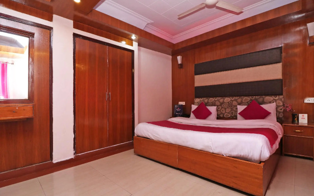 OYO 8637 Shivam Hotel