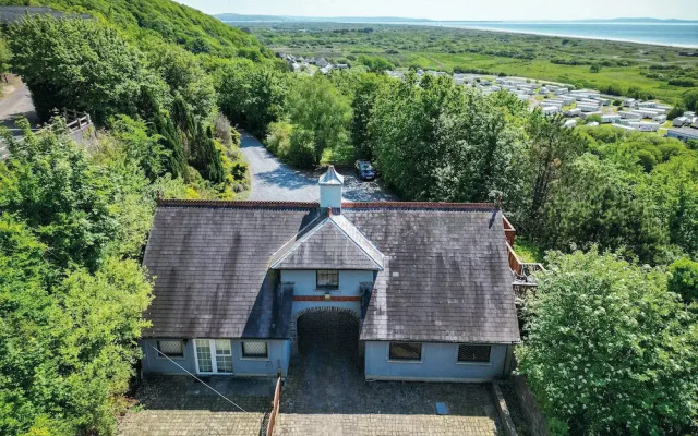 The Gatehouse - 2 Bedroom Apartment - Pendine