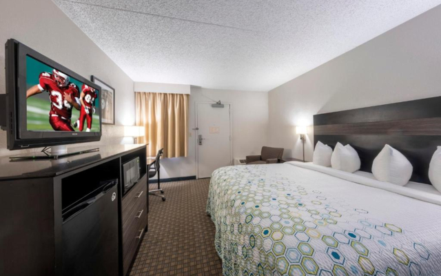 HomeTown Inn by Red Roof East Syracuse