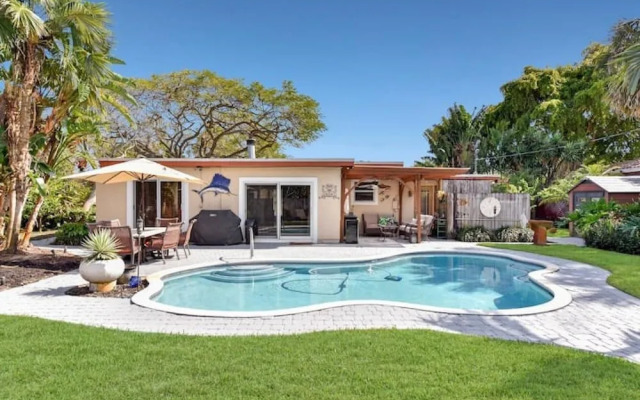 Beautiful pool property with woffice