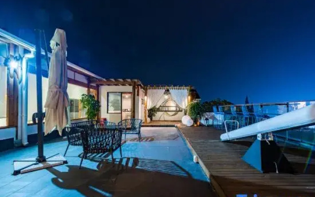 Dujiangyan Floating Spa Resort Villa