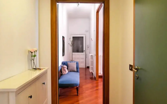 JOIVY Wooden Guerrini Apartment