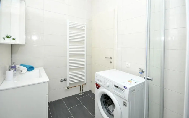 Luxury Villa Rooftop Pool !avbl in Season