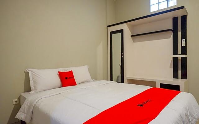 RedDoorz Plus near Jogja City Mall 5