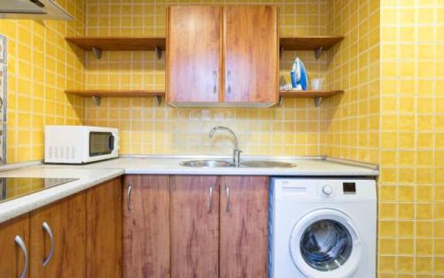 Gr0-Quiet Apartment, Private Backyard, Walk To Old Town