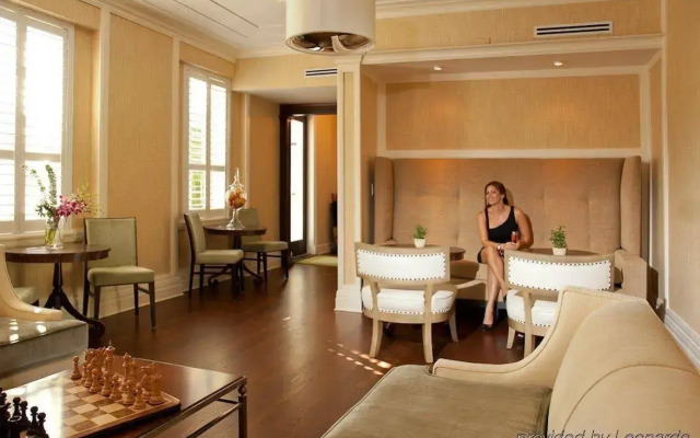 The Pillars Hotel & Club