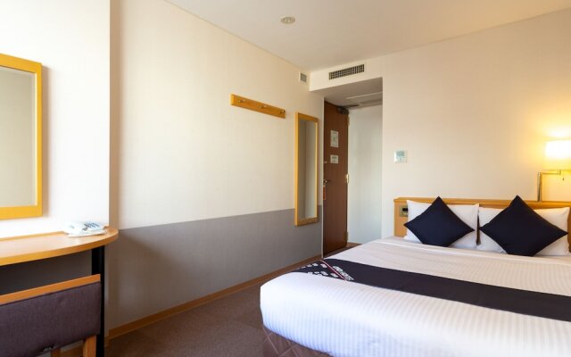 OYO Yutaka Hotel Kitakyushu Kokura