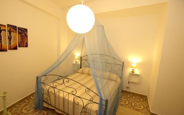 House With 4 Bedrooms in Palermo, With Wonderful sea View, Enclosed Ga