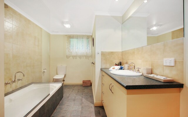 Alpine Vista - Short walk to town centre