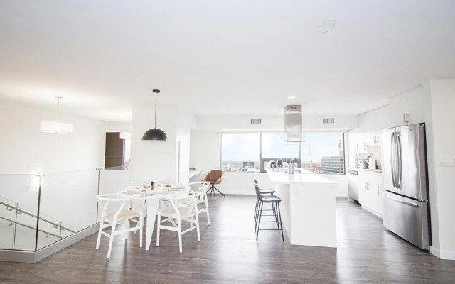 Spectacular 2bedroom and 2bath Penthouse With Parking