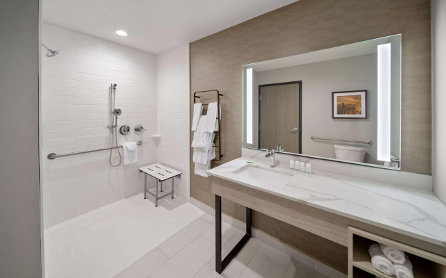 La Quinta Inn & Suites by Wyndham DeSoto