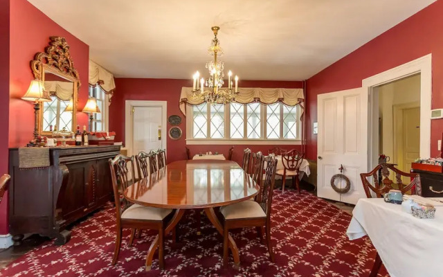 Holladay House B&B