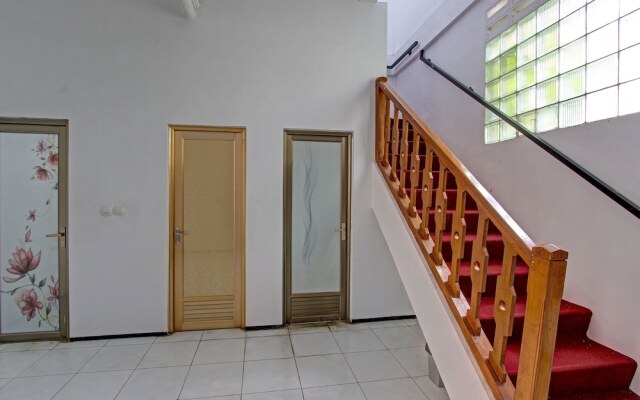 Spot On 91523 Kenari Guesthouse