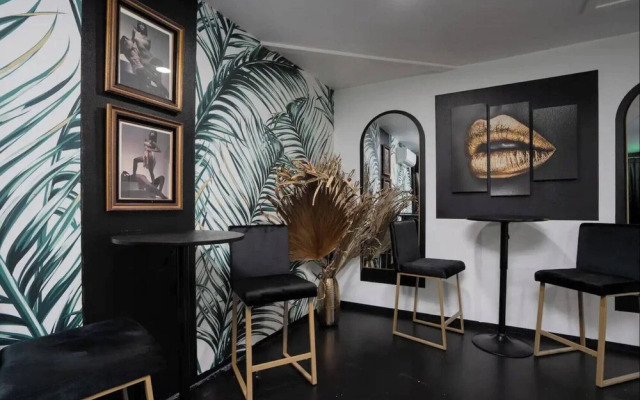 The Blush - With Pool Bars Neons, Palm Springs