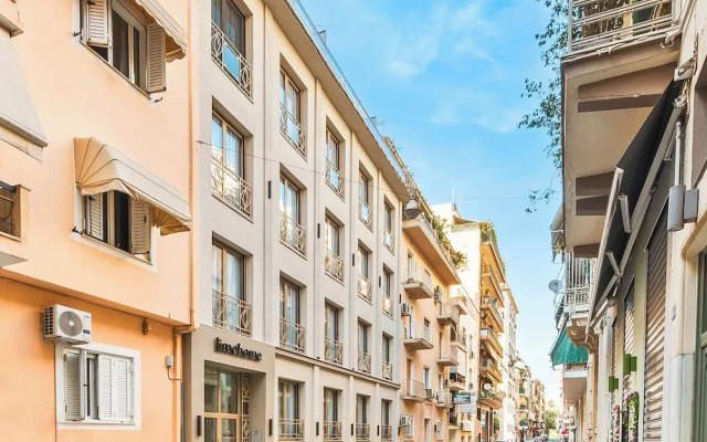 Limehome Piraeus Iris