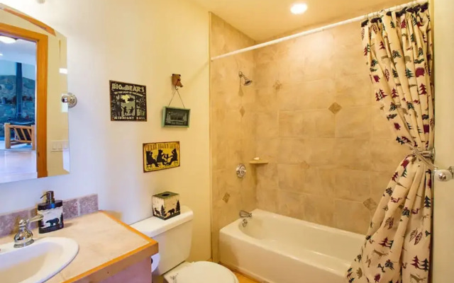 Pinnacle Vista by Tahoe Mountain Properties