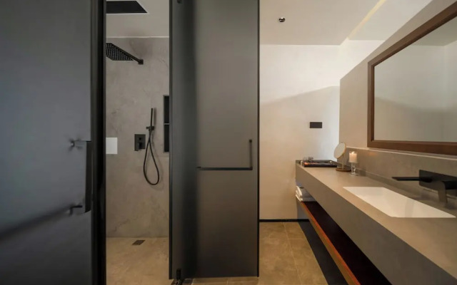 Floating Life Boundless Wild Resort