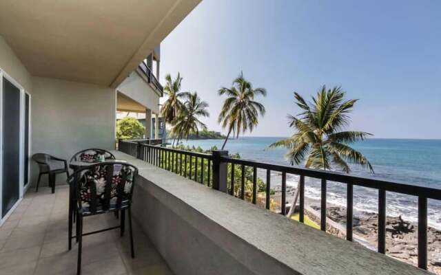 Banyan Tree Condo W/ Pool & Ocean Front!
