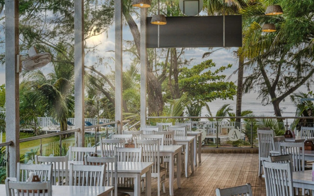 Foxoso La Beach Resort & Spa