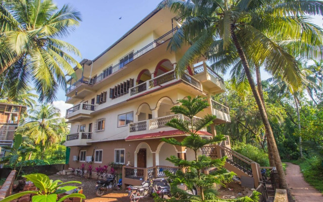 OYO 18947 Home Modern Stay Morjim Beach