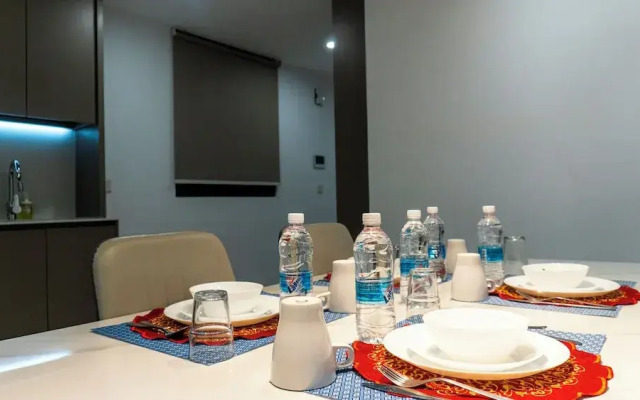 Moonway Luxury Suites At Eaton Residence