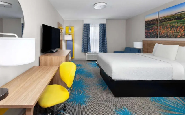 Days Inn And Suites Sellersburg