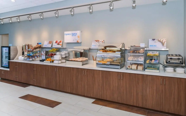 Holiday Inn Express & Suites Chadron by IHG