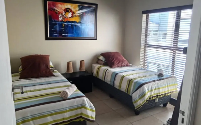 Whispering Waves - Serene Langebaan Getaway With Breathtaking Views