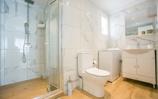 Raise comfy studios in the heart of Athens