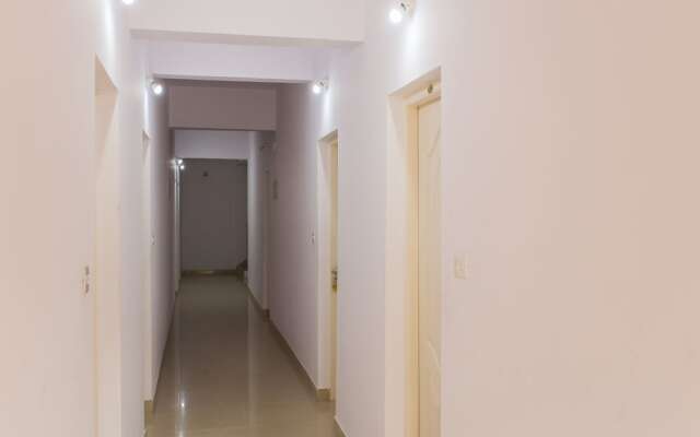 OYO 15599 Reem Residency