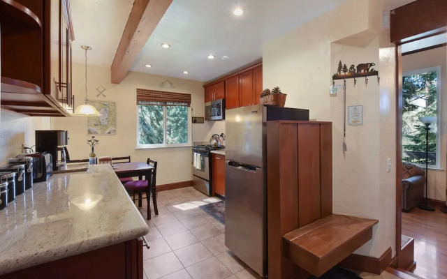 Tahoe City Getaway Minutes From Lake and Activities