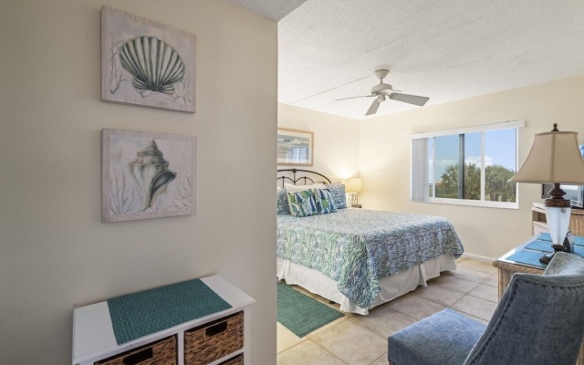 Life's A Beach~oceanfront 2 Bedroom Condo by RedAwning