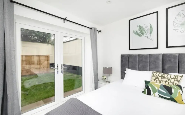 Skyvillion -vineyard Court- Enfield 1-bed Wgarden