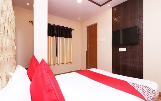 OYO 13579 Hotel Royal Crowne