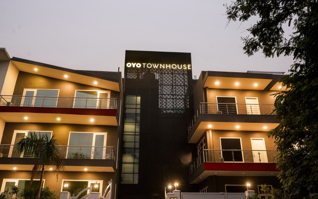 OYO Rooms Near Galleria Market