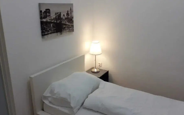 Bright 2BR Stay Close to Stadthalle