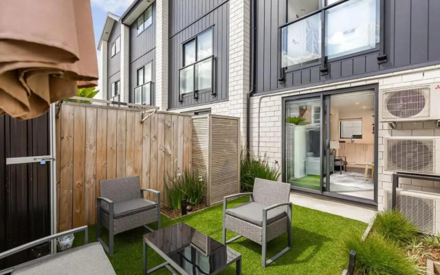 Modern 2br Townhouse Close To Aucklands Best