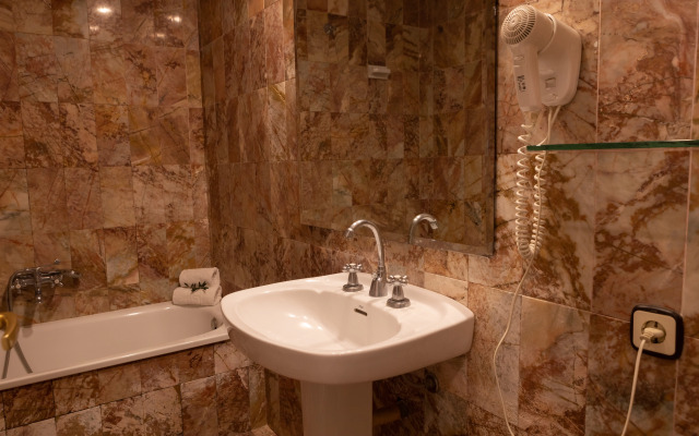 Hotel Roger de Flor Seleqtta