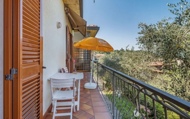 Traditional Apartment in Monte Isola near Lake Beach