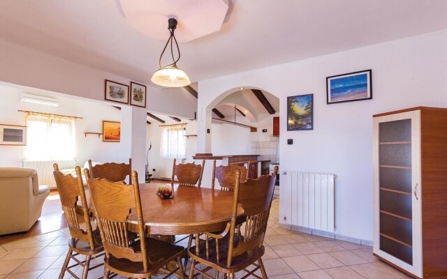 Nice Home in Liznjan With Wifi and 6 Bedrooms